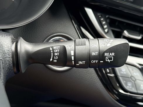 Used 2021 Toyota C-HR Limited image 11