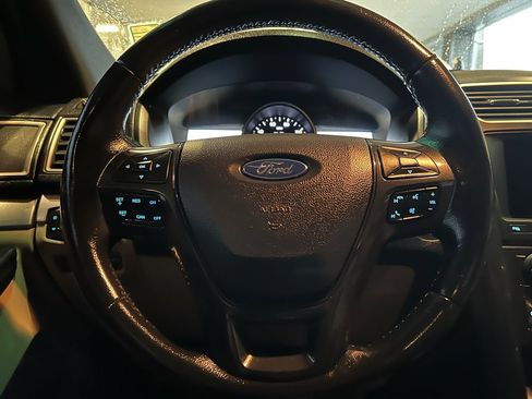 Used 2016 Ford Explorer XLT w/ Equipment Group 202A image 20