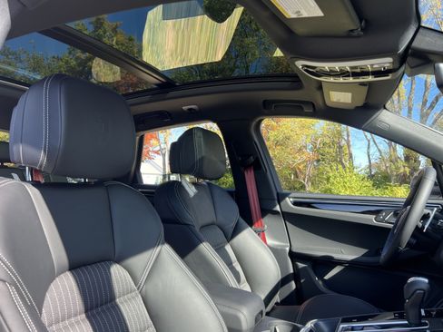 New 2026 Porsche Macan Turbo image 21