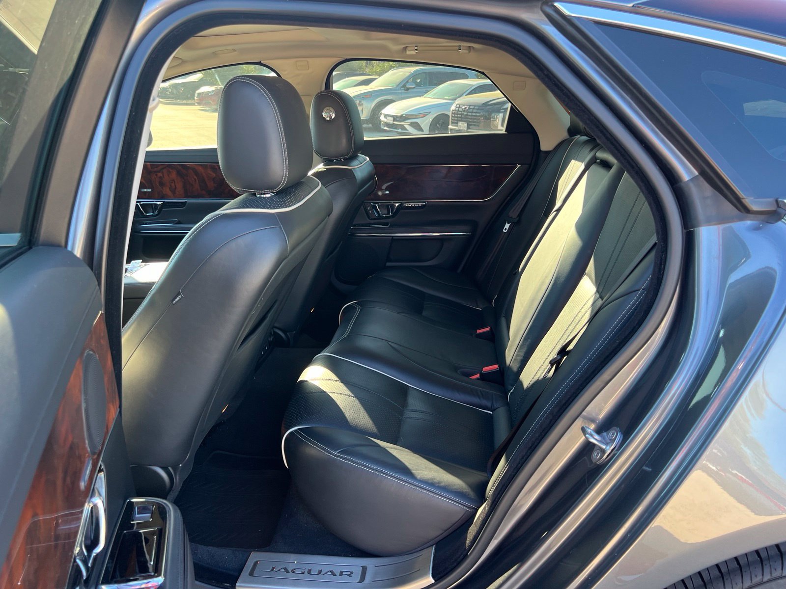 Used 2016 Jaguar XJ R-Sport RWD image 18