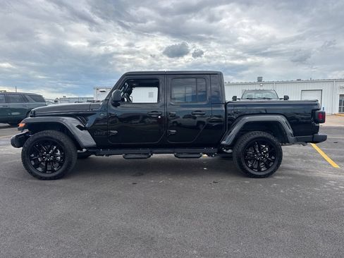 Used 2025 Jeep Gladiator Sport AWD/4WD image 3