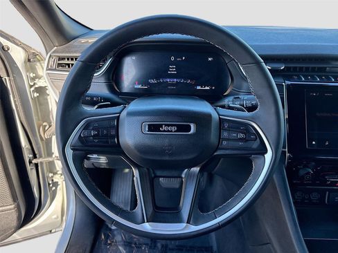 Used 2024 Jeep Grand Cherokee L Altitude image 11