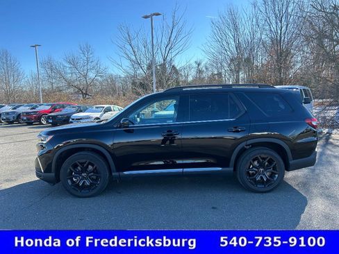 Certified 2025 Honda Pilot Touring image 3