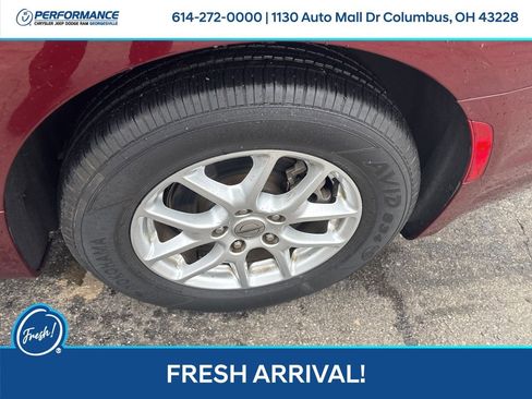 Used 2022 Chrysler Pacifica Touring-L image 11