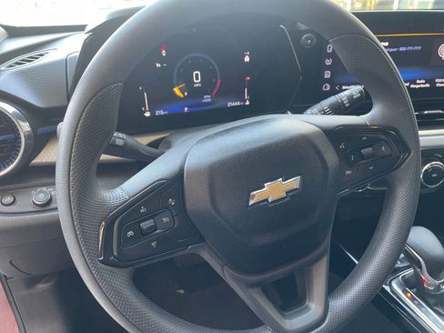 Used 2025 Chevrolet Trax LT image 27