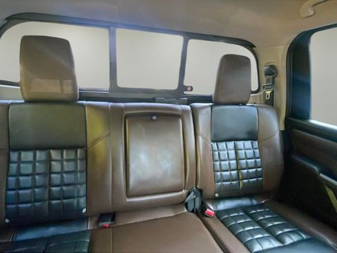 Used 2018 Nissan Titan Platinum Reserve image 15