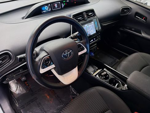 Used 2017 Toyota Prius Three w/ Carpet Mat Package FWD image 7