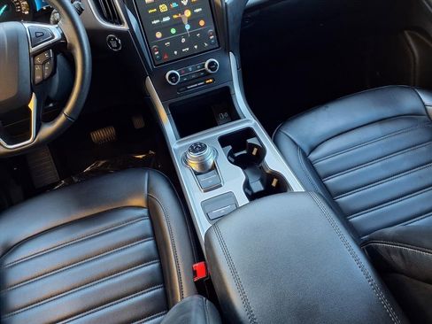 Used 2024 Ford Edge SEL image 11