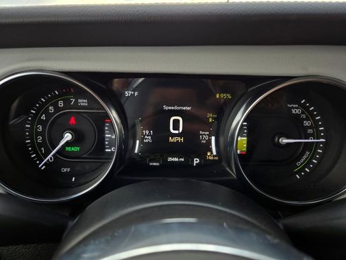 Used 2022 Jeep Wrangler Unlimited Sahara image 22