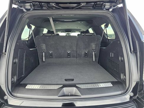 Used 2025 Chevrolet Suburban Z71 image 15