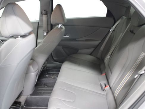 Used 2024 Hyundai Elantra SEL w/ Convenience Package image 16