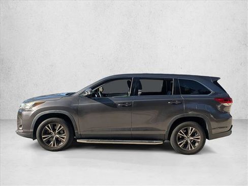 Used 2019 Toyota Highlander LE image 8