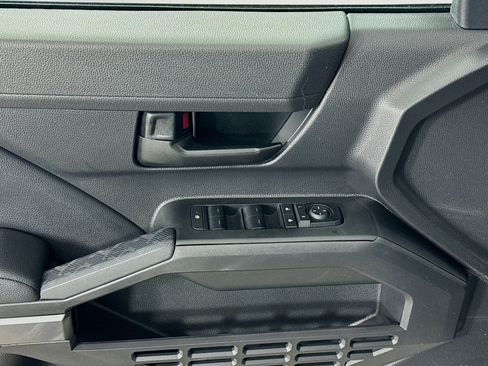 Certified 2025 Toyota Tacoma SR5 AWD/4WD image 17