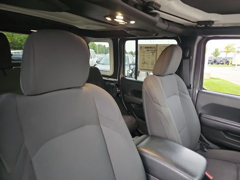 Used 2022 Jeep Wrangler Unlimited Sport AWD/4WD image 12