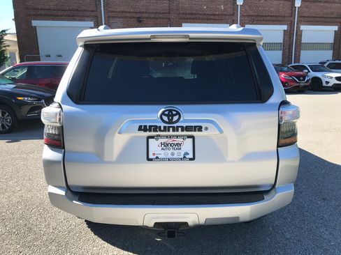 Used 2018 Toyota 4Runner SR5 AWD/4WD image 6