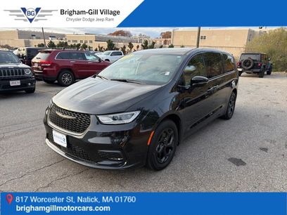 Used 2023 Chrysler Pacifica Limited w/ S Appearance Package