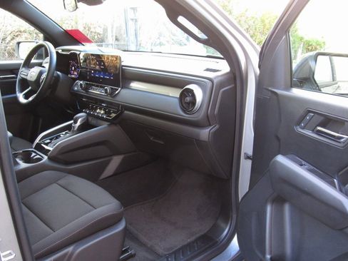 Used 2024 Chevrolet Colorado LT image 19