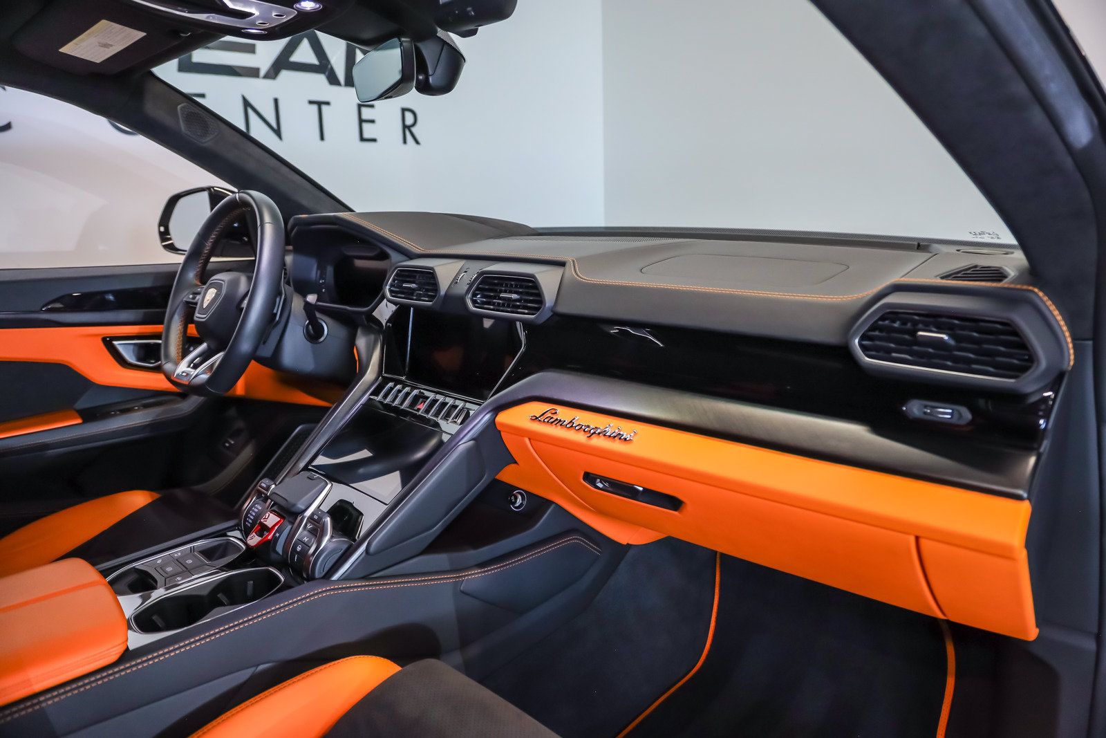 Used 2022 Lamborghini Urus AWD/4WD image 33