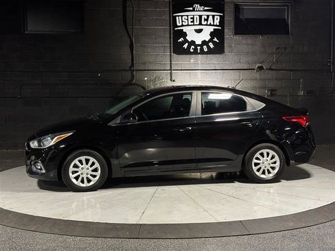 Used 2021 Hyundai Accent SEL image 2