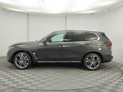 New 2026 BMW X5 sDrive40i w/ Climate Comfort Package image 8