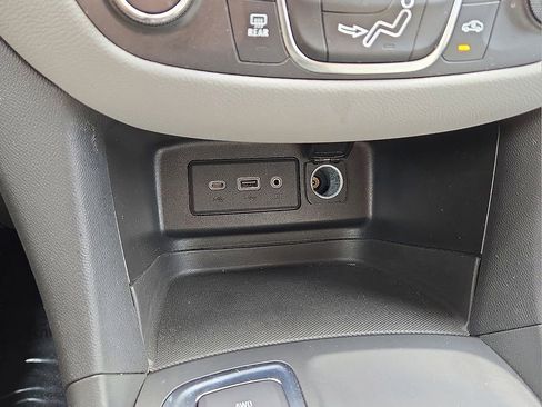 Used 2023 Chevrolet Equinox LT image 29