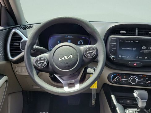 Used 2025 Kia Soul LX image 16
