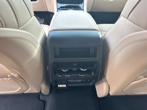 New 2025 Jeep Grand Cherokee Limited w/ Luxury Tech Group II AWD/4WD image 17