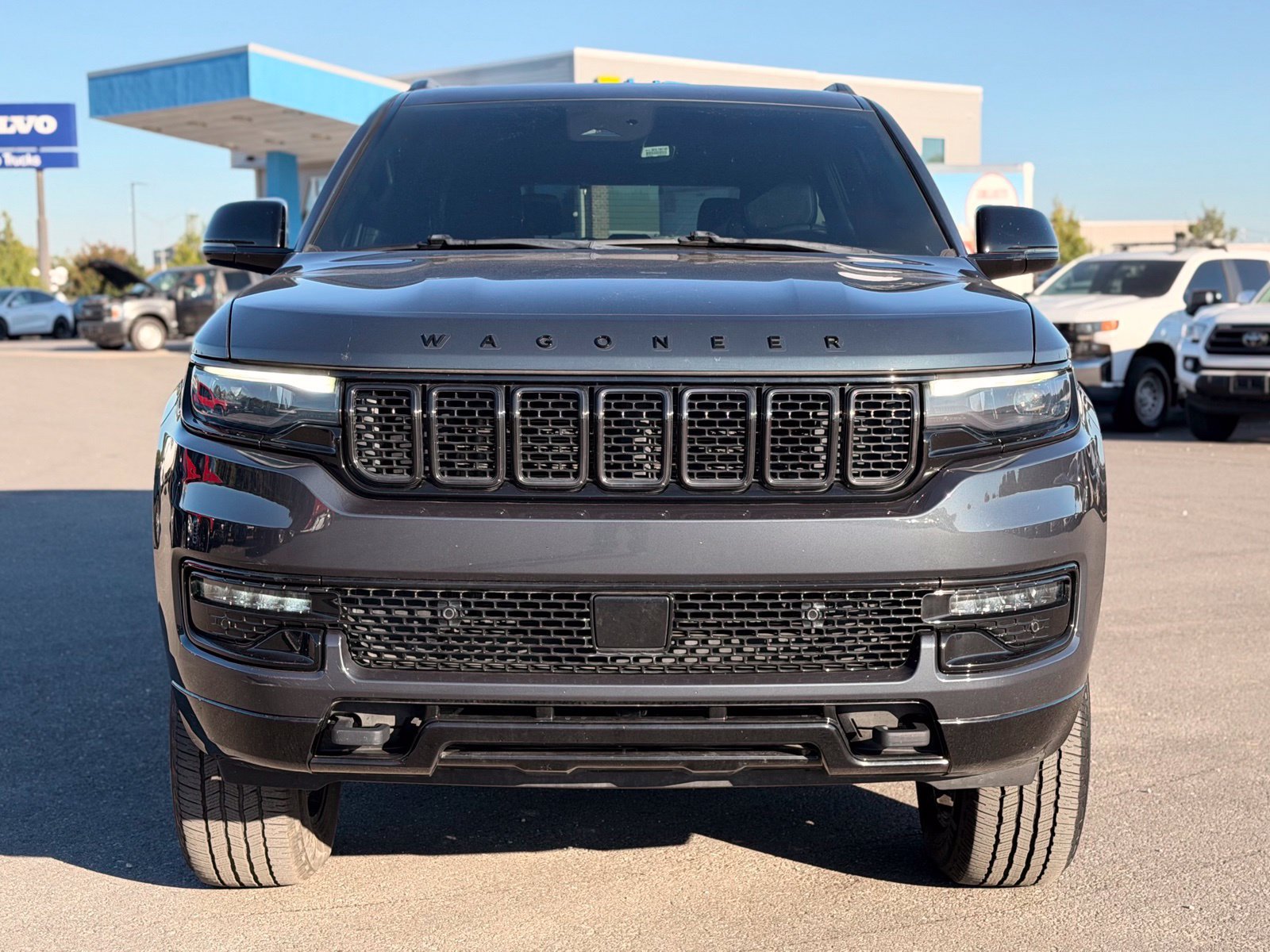Used 2023 Jeep Wagoneer Series II AWD/4WD image 5