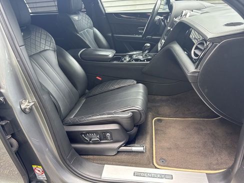 Used 2018 Bentley Bentayga Activity image 33
