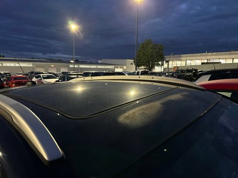 Used 2020 Buick Encore GX Essence w/ Experience Buick Package FWD image 5