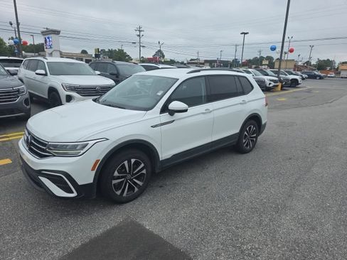 Used 2022 Volkswagen Tiguan S FWD image 5