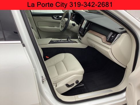 Used 2022 Volvo XC60 B5 Momentum AWD/4WD image 6