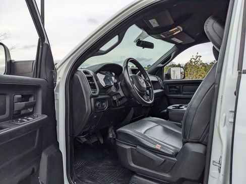 Used 2022 RAM 2500 Tradesman w/ Chrome Appearance Group image 32