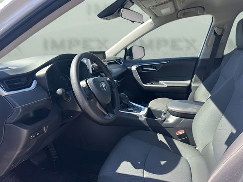 Used 2025 Toyota RAV4 XLE image 9