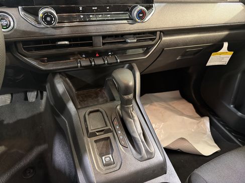 Used 2023 Chevrolet Colorado W/T image 19