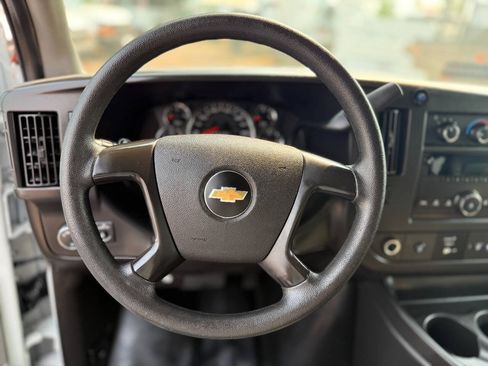 Used 2014 Chevrolet Express 2500 RWD image 19