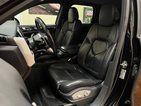 Used 2016 Porsche Cayenne AWD/4WD image 17