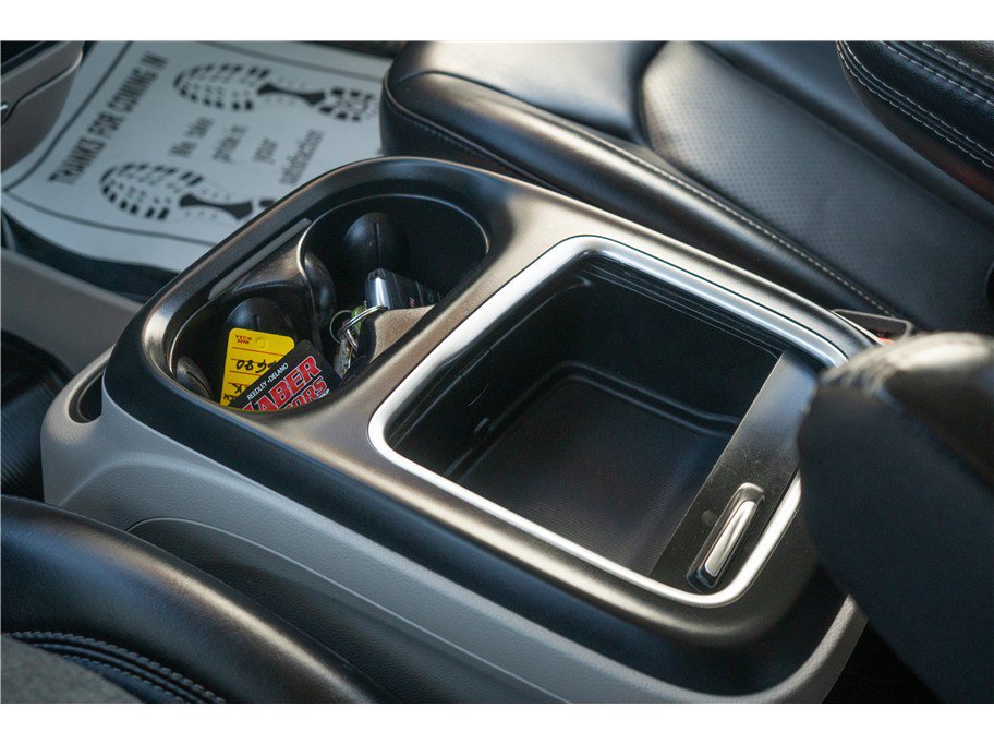 Used 2023 Chrysler Pacifica Touring-L FWD image 28