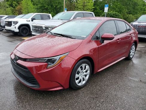 Used 2025 Toyota Corolla LE w/ Convenience Package image 2