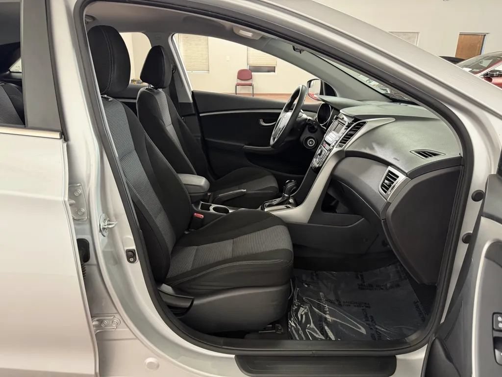 Used 2016 Hyundai Elantra GT FWD image 30