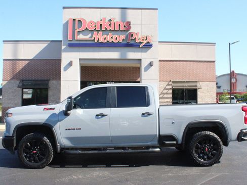Used 2024 Chevrolet Silverado 2500 Custom w/ Custom Value Package AWD/4WD image 9