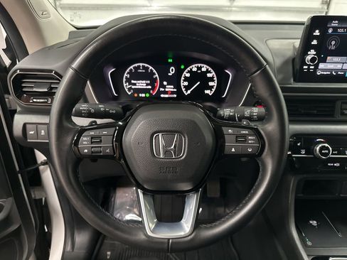 Used 2025 Honda Pilot Touring image 14