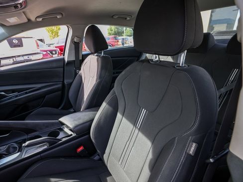 Used 2021 Hyundai Elantra SEL image 17