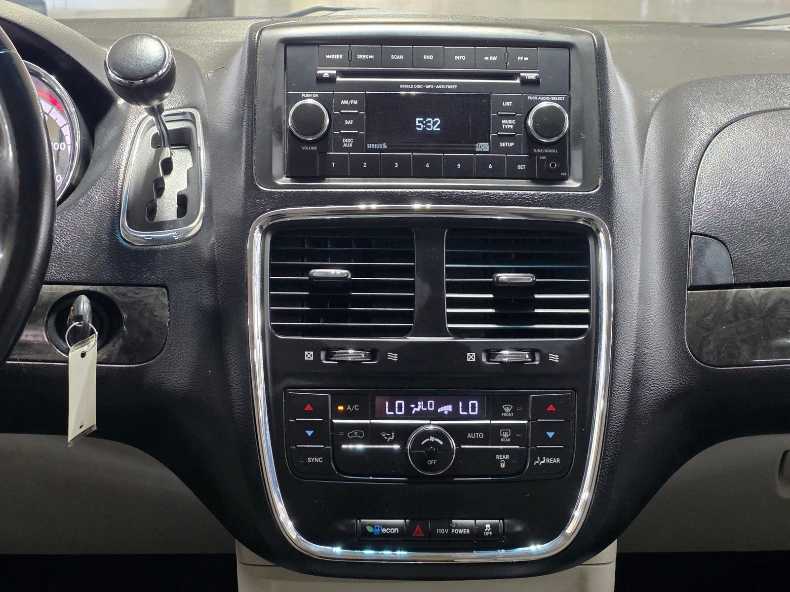 Used 2012 Dodge Grand Caravan Crew FWD image 24