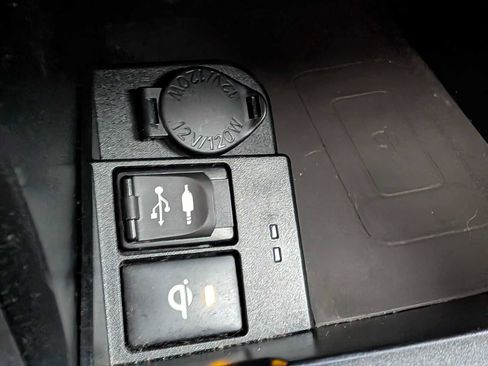 Used 2015 Toyota Camry XSE image 32