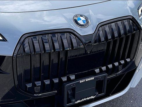 Used 2023 BMW 760i xDrive image 34