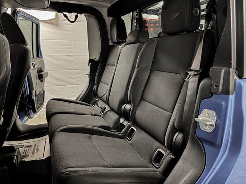 Used 2021 Jeep Gladiator Sport image 10