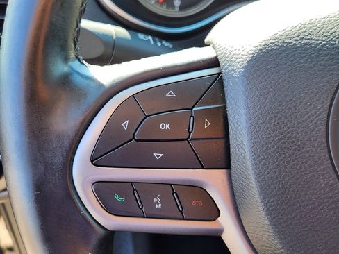 Used 2019 Jeep Cherokee Latitude Plus w/ Comfort/Convenience Group AWD/4WD image 23