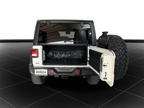 Used 2025 Jeep Wrangler Willys image 13