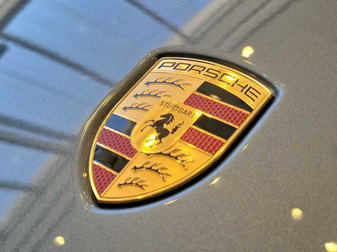 Used 2025 Porsche 911 Carrera RWD image 11